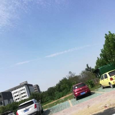 （2024年5月16日）今日辟谣：郑州地标建筑“大玉米”楼被大风刮歪？
